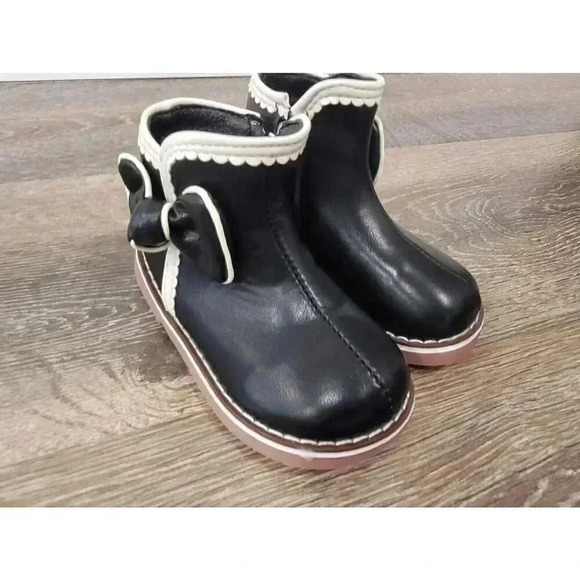 Black with bow toddler boots size 7 #1‎ - Picture 1 of 5